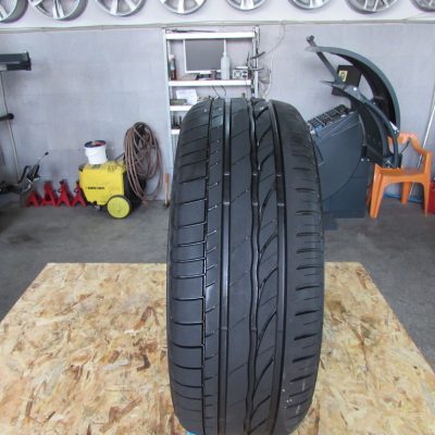 1бр лятна гума Bridgestone 225 55 R17 DOT0313 8мм