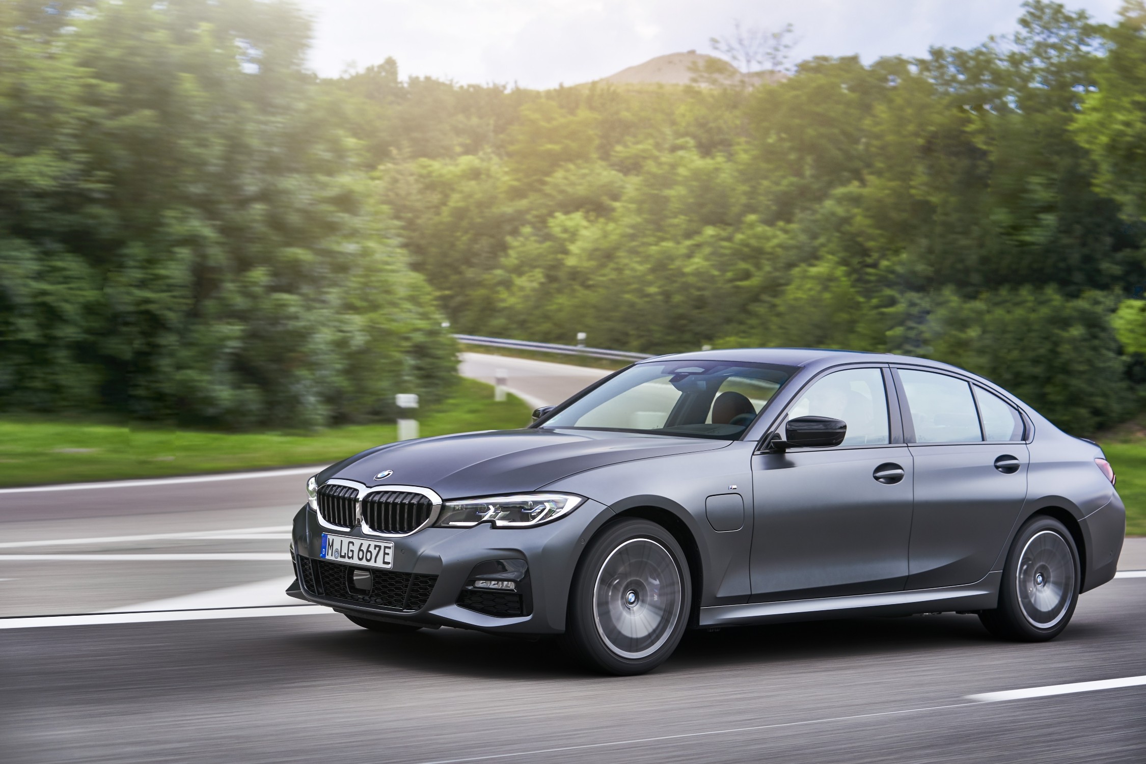 the-all-new-bmw-330e 5 Новото BMW 330e Sedan